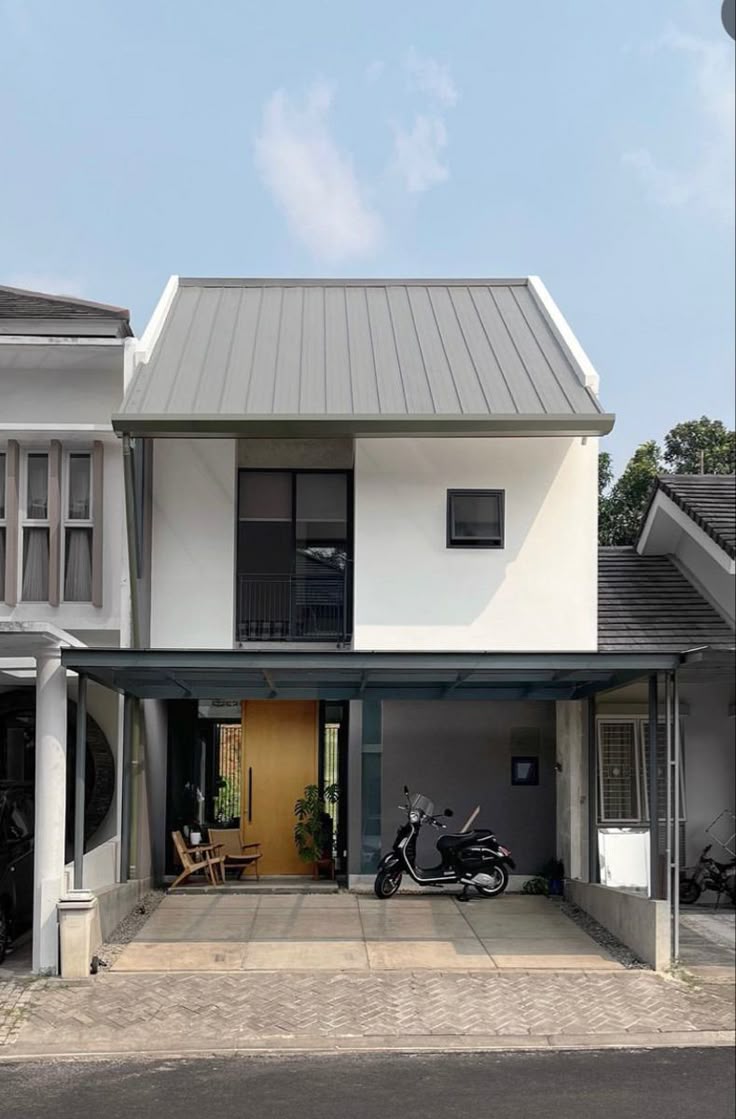 Không gian nhà cấp 4 nhỏ gọn với sự kết hợp hài hòa giữa mái nhọn mà mái bằng