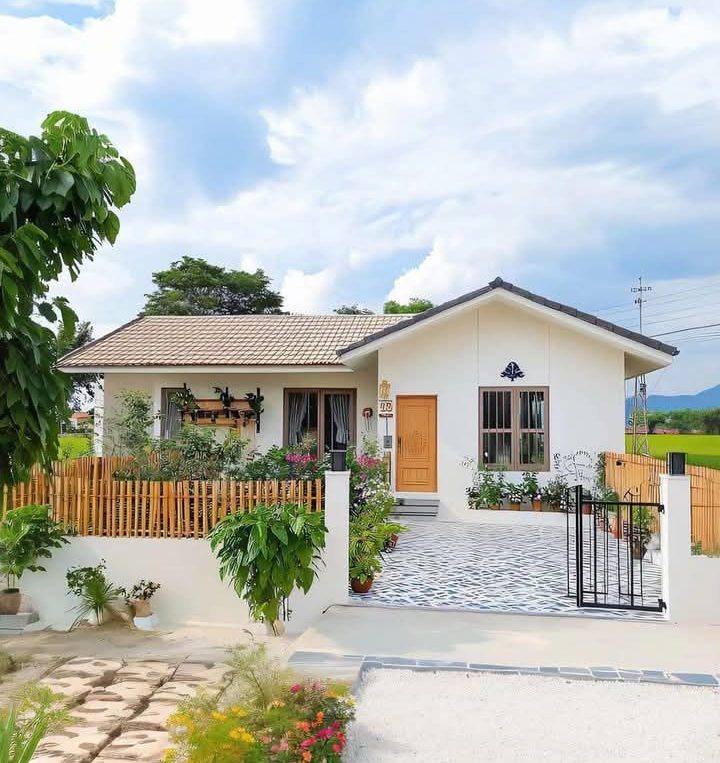 Với không gian sân vườn thông thoáng, thiết kế từng gian phòng nhỏ gọn nhà cấp 4 sẽ đem đến cho gia chủ một cuộc sống yên bình, ấm cúng, tiện nghi
