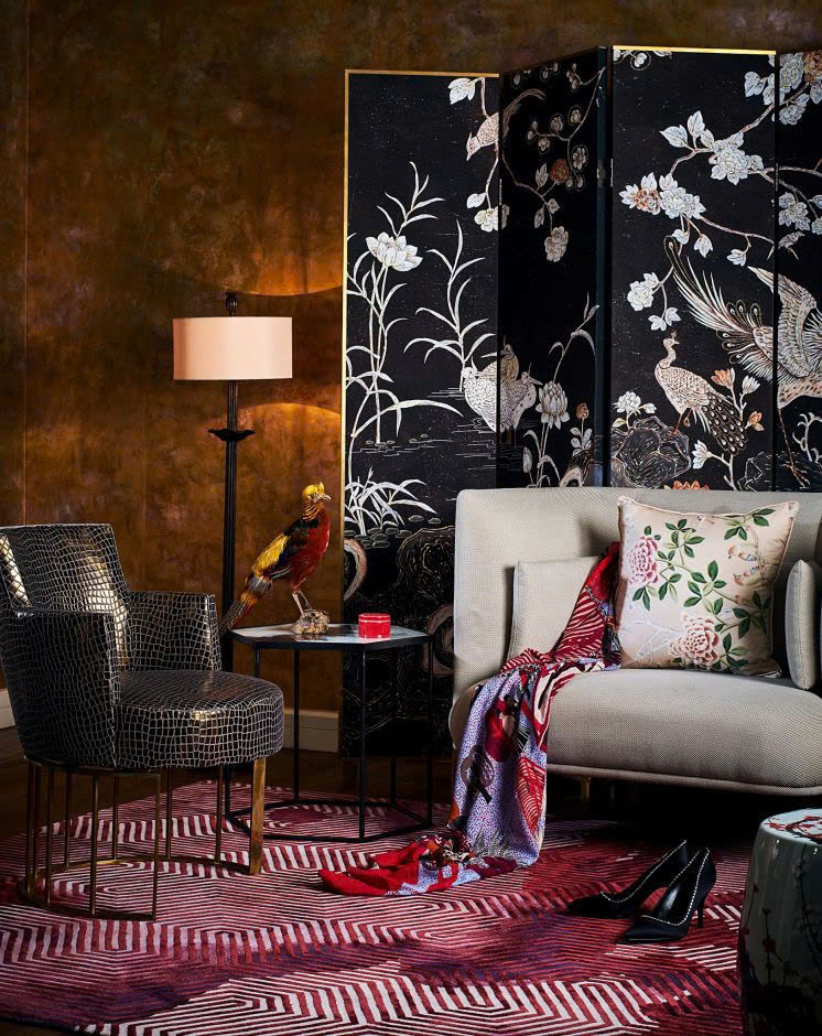Khảm xà cừ trong nội thất Indochine tạo nên bản giao hưởng giữa gỗ trầm, ánh ngọc trai và tinh thần Đông Dương thanh lịch.